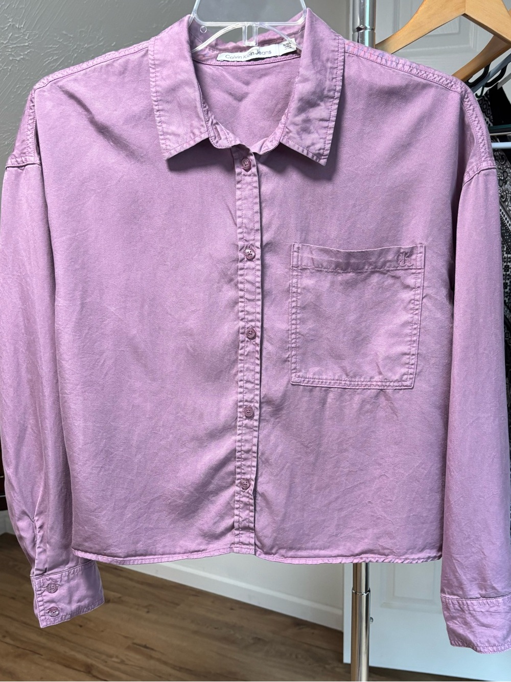 Calvin Klein boxy fit mauve button down, cropped length. Size XL
